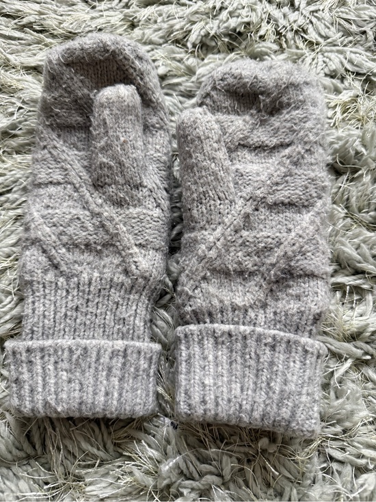 Love & Lore Accessories - Women's Textured Knit Mittens in Light Gray